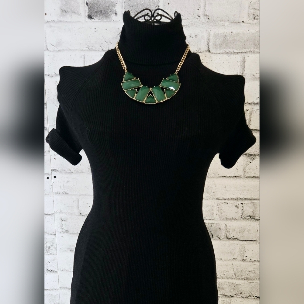 Gold Tone Green Geometric Bib Statement Necklace – Bold Modern Style